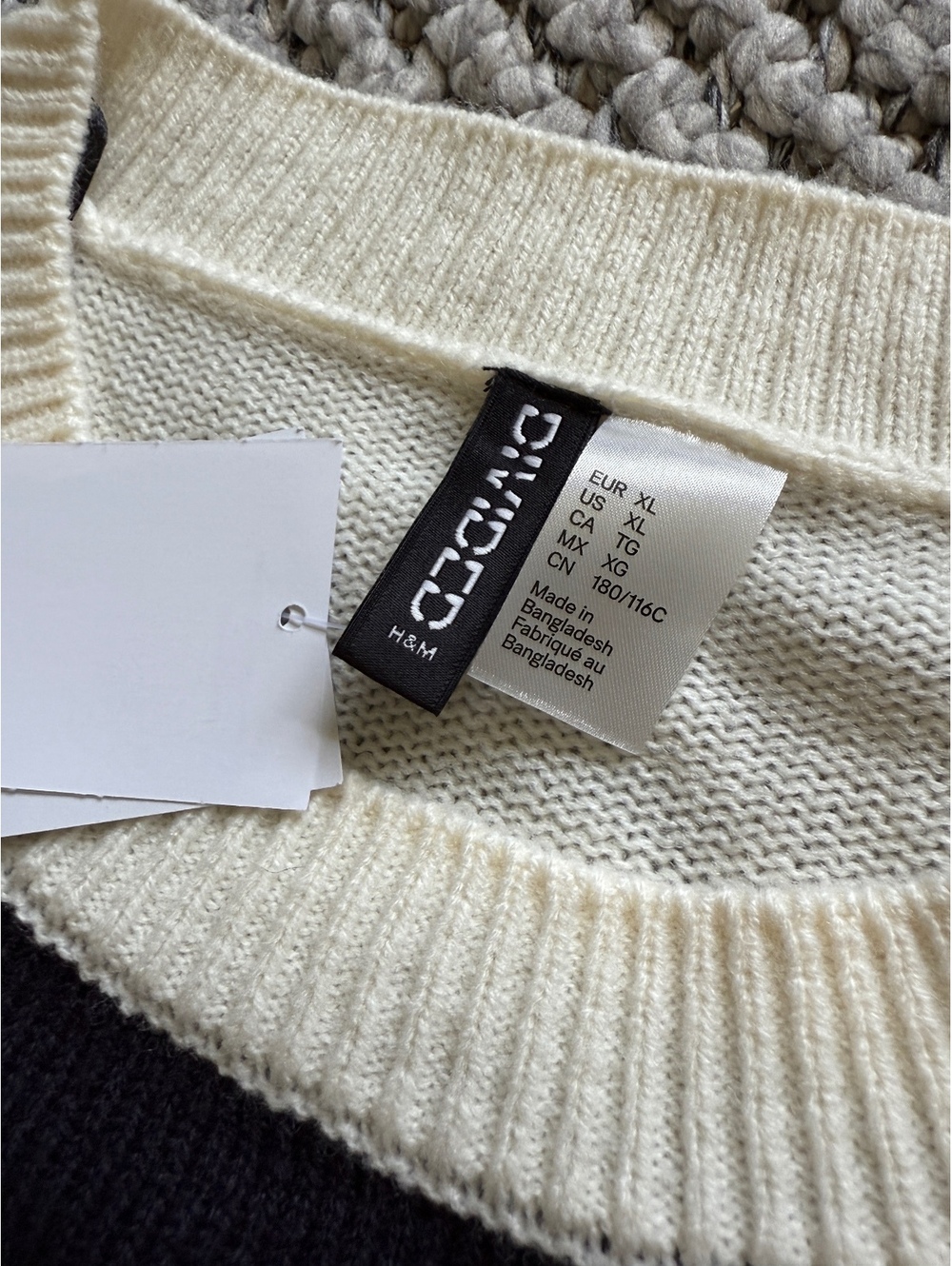 NWT H&M white and black striped sweater Size XL - Picture 6 of 6